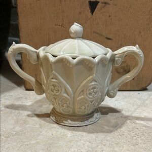 Victoria and Albert Silvestri VIX3 Embossed Scrolls and Arches Sugar Bowl